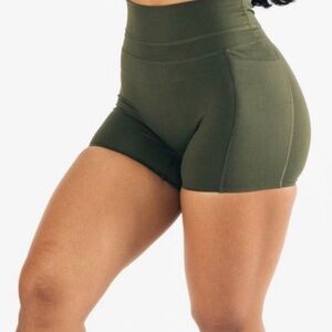 Alphalete alphalux shorts Jupiter green